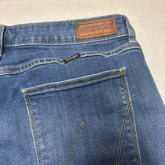 Wrangler Womens High Rise True Straight Leg Denim Jeans Size 14X32 - Picture 6 of 9